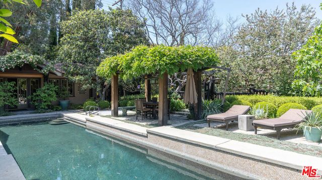 111 S Van Ness Avenue, Los Angeles, CA 90004