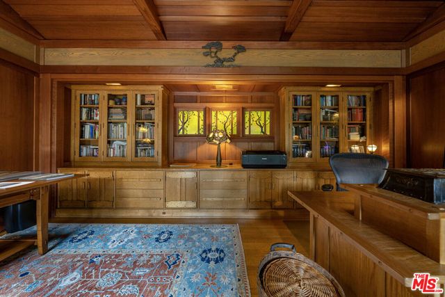 111 S Van Ness Avenue, Los Angeles, CA 90004