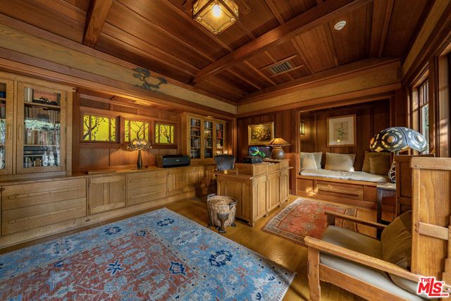 111 S Van Ness Avenue, Los Angeles, CA 90004