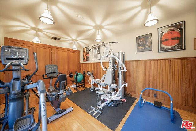 111 S Van Ness Avenue, Los Angeles, CA 90004