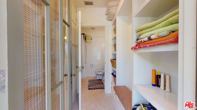 111 S Van Ness Avenue, Los Angeles, CA 90004