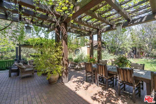 111 S Van Ness Avenue, Los Angeles, CA 90004