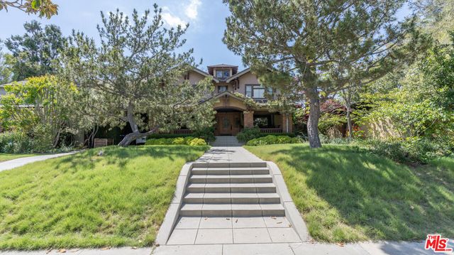 111 S Van Ness Avenue, Los Angeles, CA 90004