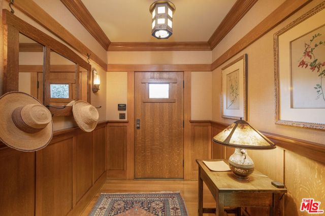 111 S Van Ness Avenue, Los Angeles, CA 90004