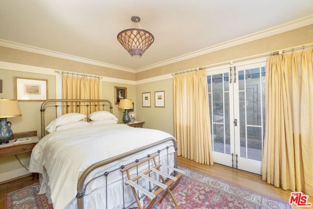 111 S Van Ness Avenue, Los Angeles, CA 90004