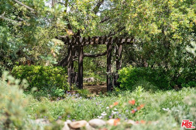 111 S Van Ness Avenue, Los Angeles, CA 90004