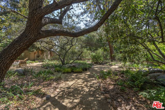 111 S Van Ness Avenue, Los Angeles, CA 90004