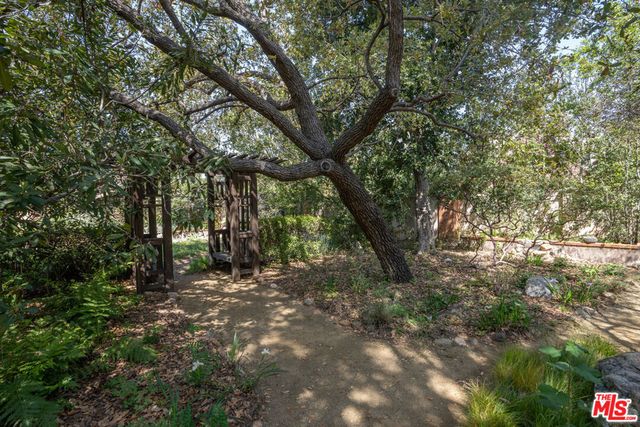 111 S Van Ness Avenue, Los Angeles, CA 90004