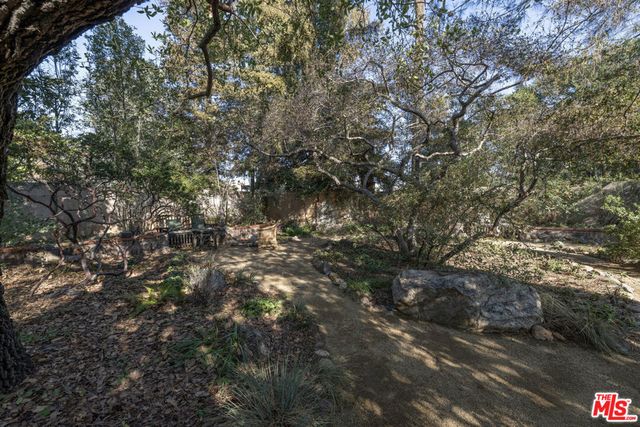 111 S Van Ness Avenue, Los Angeles, CA 90004