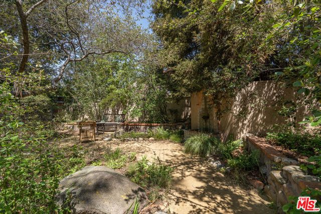 111 S Van Ness Avenue, Los Angeles, CA 90004