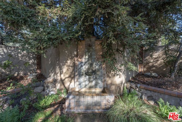 111 S Van Ness Avenue, Los Angeles, CA 90004