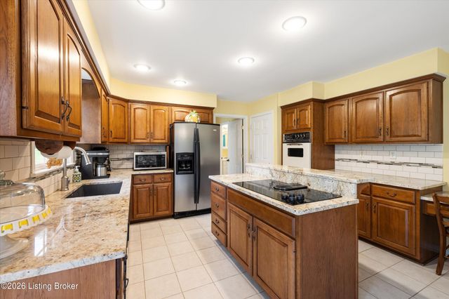 7412 Routt Rd, Louisville, KY 40299