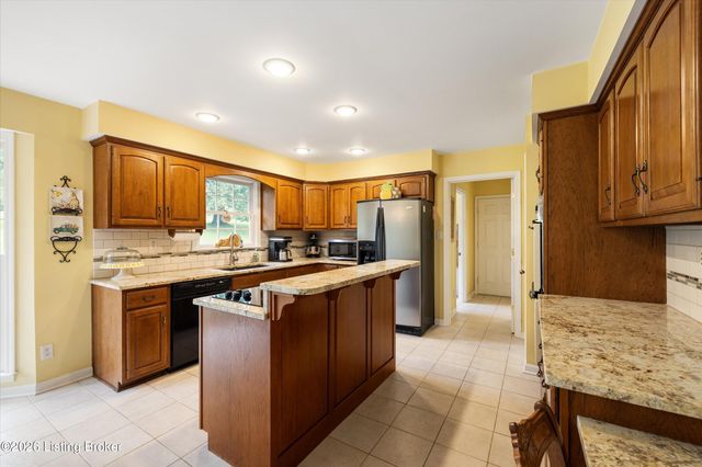 7412 Routt Rd, Louisville, KY 40299