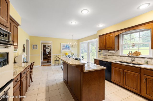 7412 Routt Rd, Louisville, KY 40299
