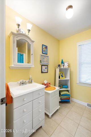7412 Routt Rd, Louisville, KY 40299