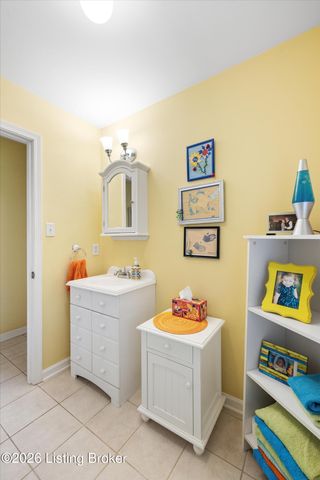 7412 Routt Rd, Louisville, KY 40299