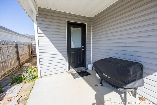 15019 S 284th East Avenue, Coweta, OK 74429