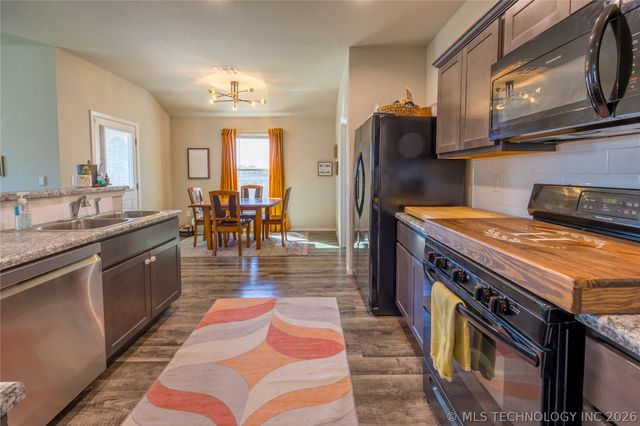 15019 S 284th East Avenue, Coweta, OK 74429