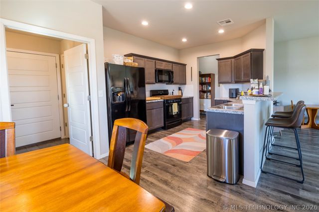 15019 S 284th East Avenue, Coweta, OK 74429