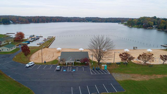 1921 S LAKESHORE DR, Louisa, VA 23093