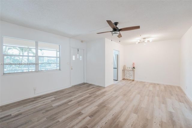 2041 NW 81st Ave 427, Pembroke Pines, FL 33024