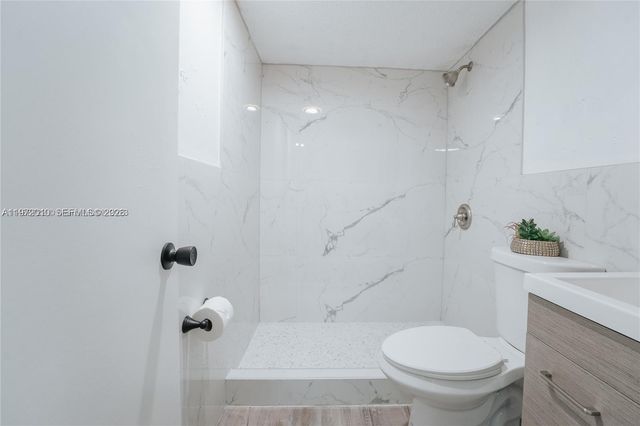 2041 NW 81st Ave 427, Pembroke Pines, FL 33024