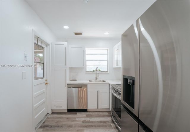 2041 NW 81st Ave 427, Pembroke Pines, FL 33024