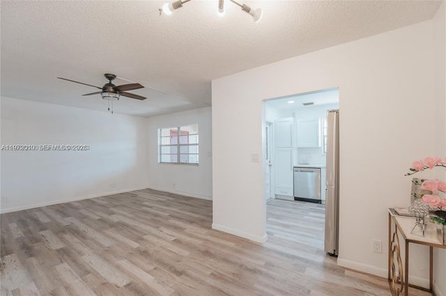 2041 NW 81st Ave 427, Pembroke Pines, FL 33024