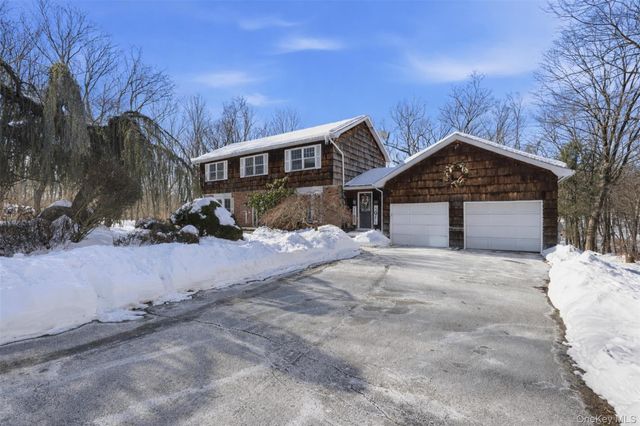 17 Birch Hill, Putnam Valley, NY 10579