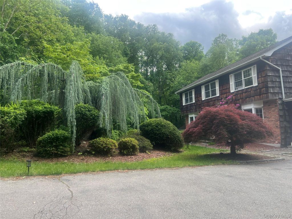 17 Birch Hill, Putnam Valley, NY 10579