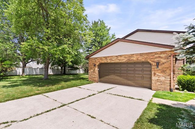 525 Homestead Avenue, Swansea, IL 62226