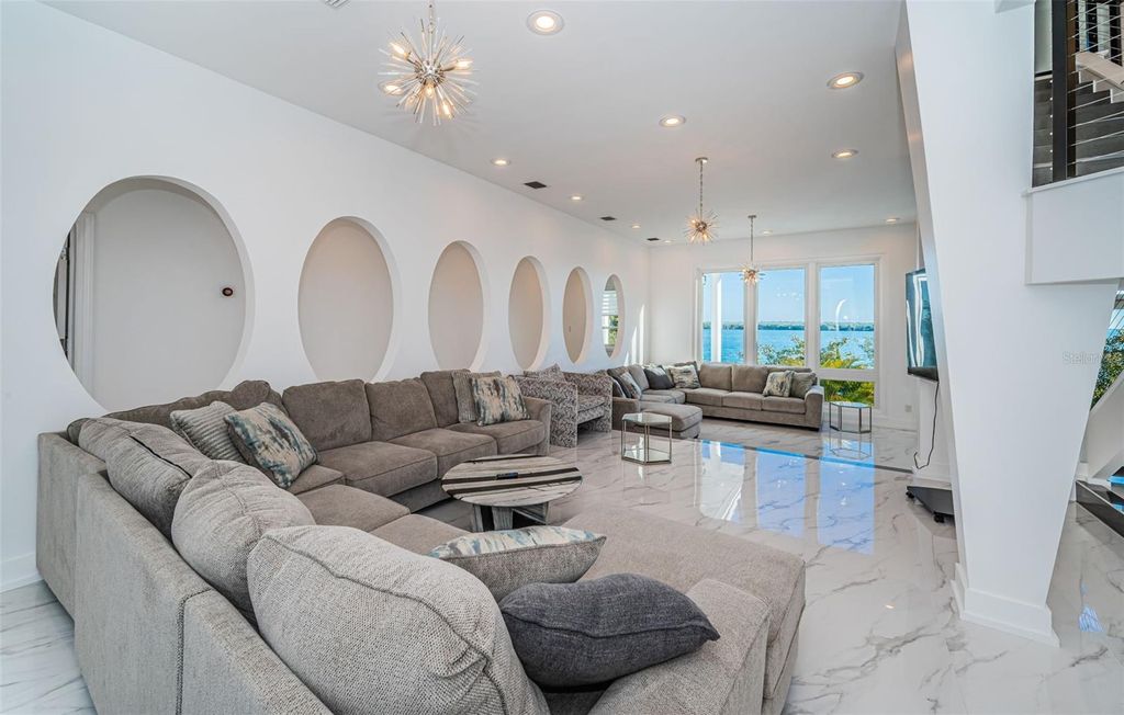 Image 11 of property listing at 5212 62ND AVENUE S, St Petersburg, FL 33715