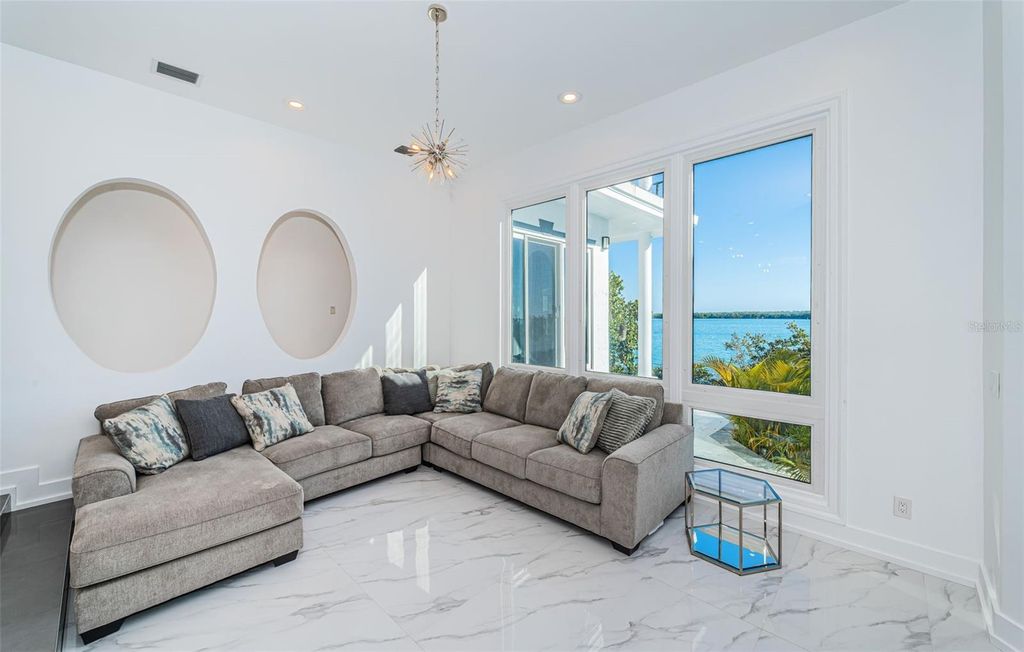 Image 14 of property listing at 5212 62ND AVENUE S, St Petersburg, FL 33715