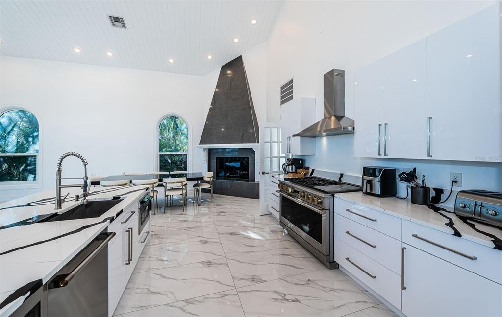 Image 18 of property listing at 5212 62ND AVENUE S, St Petersburg, FL 33715