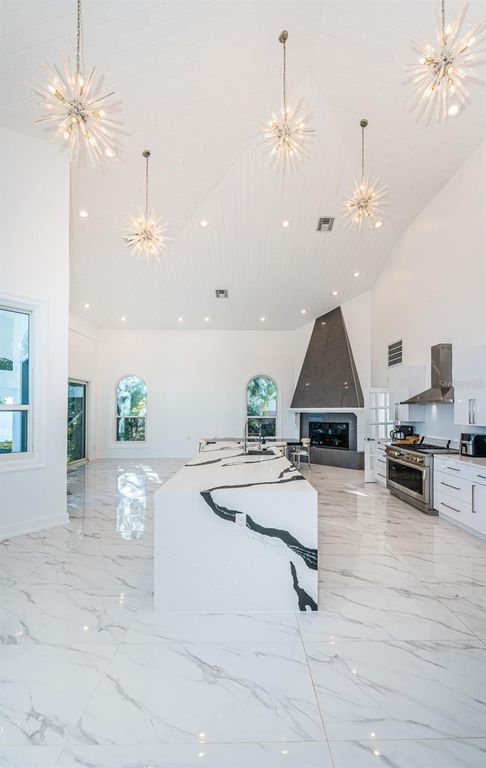 Image 19 of property listing at 5212 62ND AVENUE S, St Petersburg, FL 33715