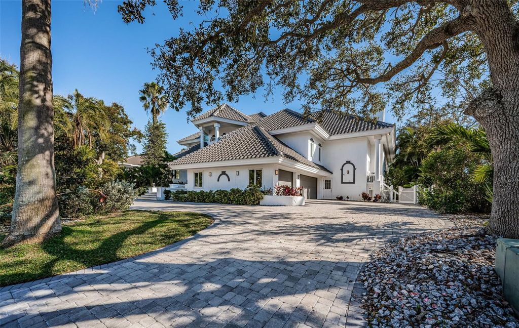 Image 3 of property listing at 5212 62ND AVENUE S, St Petersburg, FL 33715