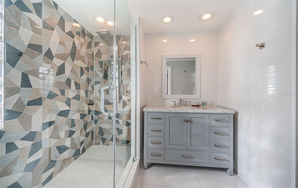 Image 29 of property listing at 5212 62ND AVENUE S, St Petersburg, FL 33715