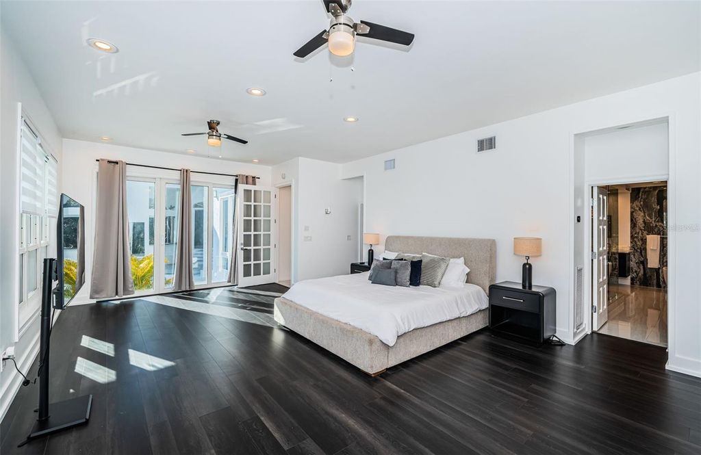 Image 32 of property listing at 5212 62ND AVENUE S, St Petersburg, FL 33715