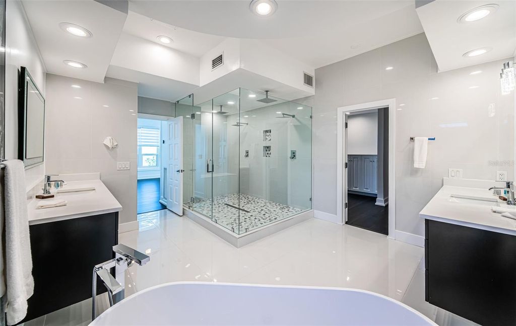 Image 37 of property listing at 5212 62ND AVENUE S, St Petersburg, FL 33715