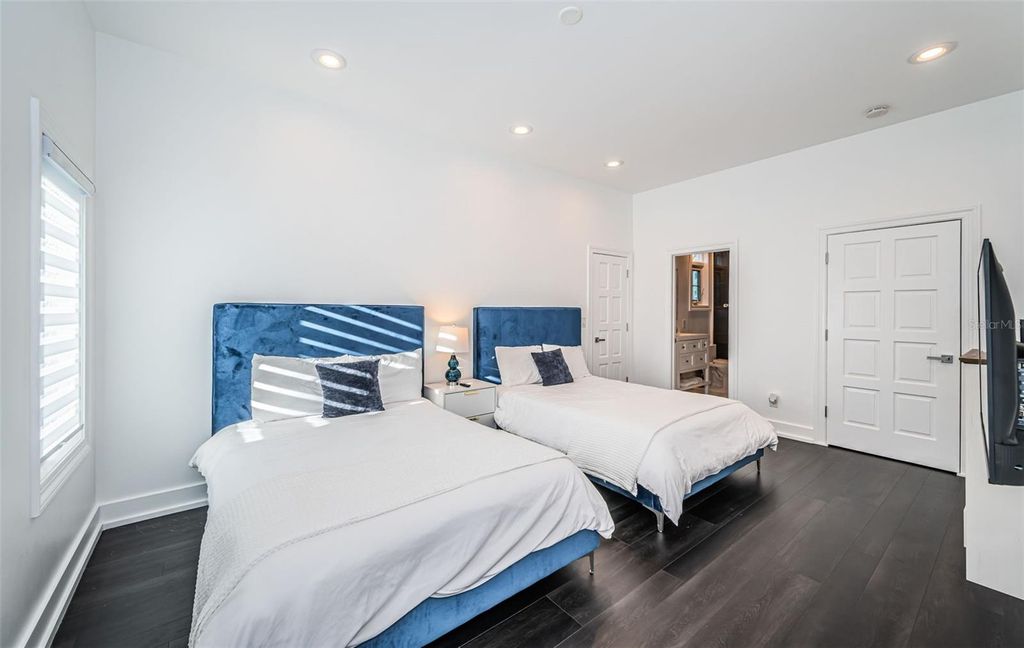 Image 46 of property listing at 5212 62ND AVENUE S, St Petersburg, FL 33715