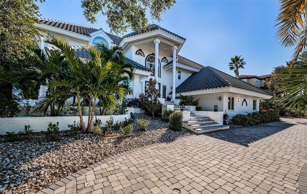 Image 6 of property listing at 5212 62ND AVENUE S, St Petersburg, FL 33715