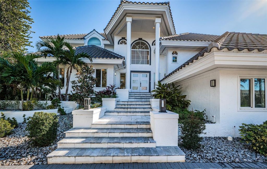 Image 7 of property listing at 5212 62ND AVENUE S, St Petersburg, FL 33715