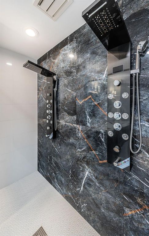 Image 61 of property listing at 5212 62ND AVENUE S, St Petersburg, FL 33715