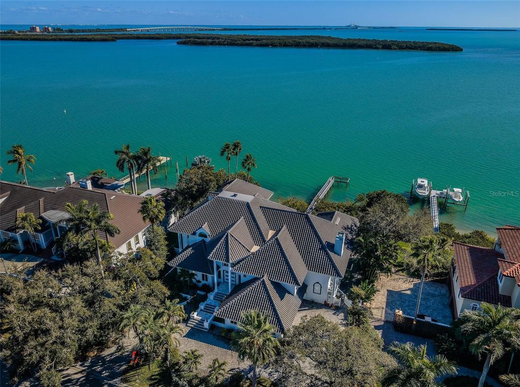 Image 90 of property listing at 5212 62ND AVENUE S, St Petersburg, FL 33715