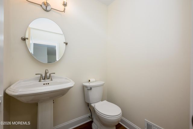 11 Navajo Road, East Brunswick, NJ 08816