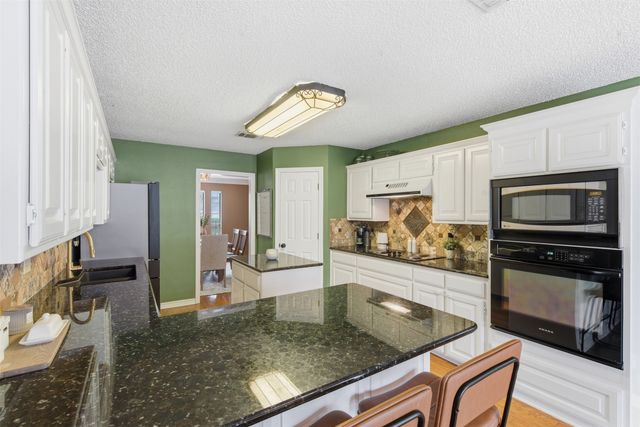 1006 Alta Vista Court, Burleson, TX 76028