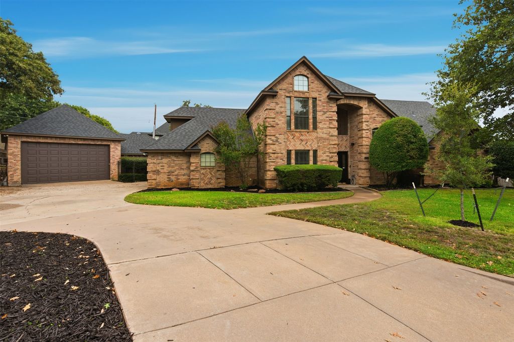 1006 Alta Vista Court, Burleson, TX 76028