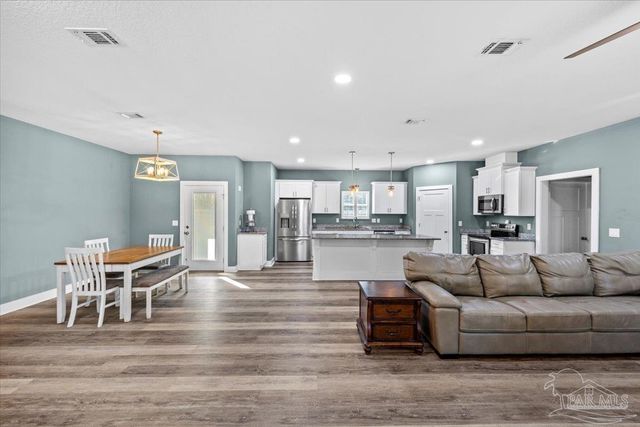 7497 Rexford St, Navarre, FL 32566