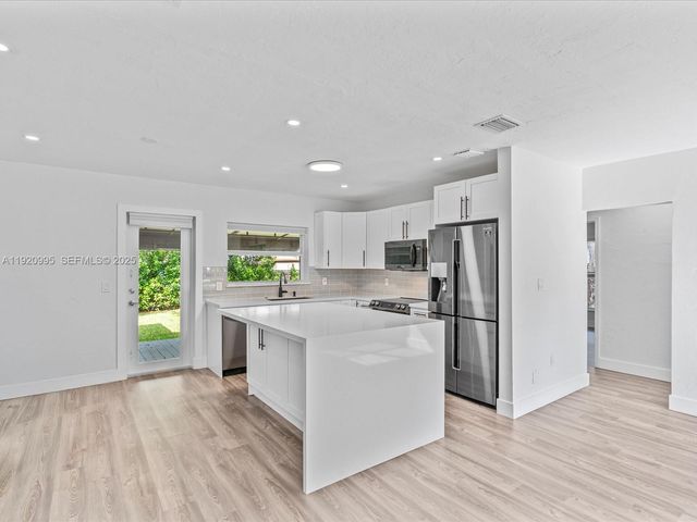 6327 SW 44th St, South Miami, FL 33155