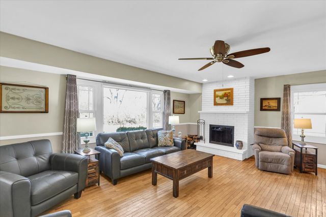 606 S JEFFERSON Street, Mahomet, IL 61853